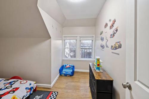 King Bed | WiFi Desk | Air Hockey | Car Bed