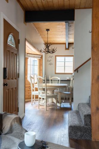 Storybook Cabin in Big Bear Lake, USA