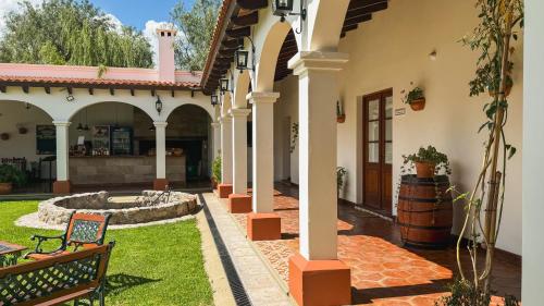 Iraola Hotel Boutique in 卡法亞特-托隆邦