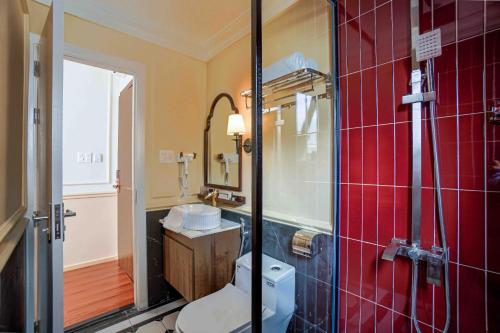 room detail thumbnail 2