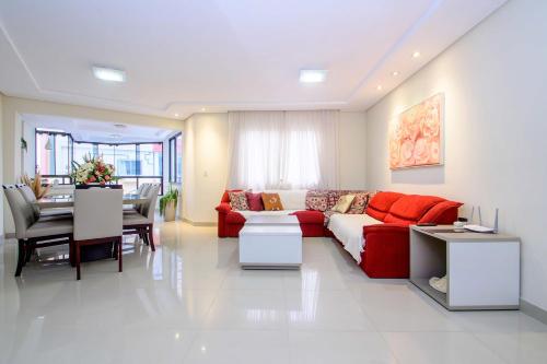 Apto a 50m da Praia em Balneário Camboriú P825