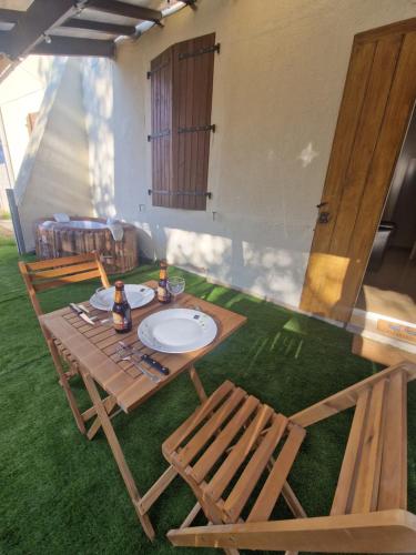 บริการและสิ่งอำนวยความสะดวก, Spa et lit baldaquin in ฌีญัค