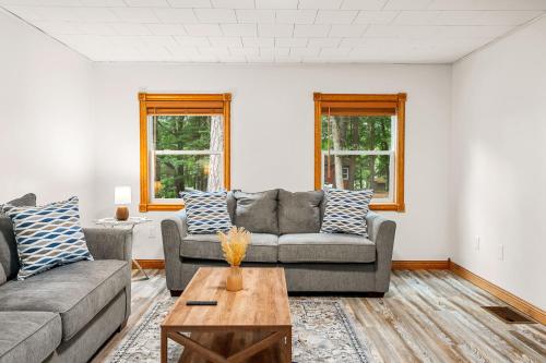 Spacious 3 Bedroom Cottage on Arbutus Lake in Traverse City, USA