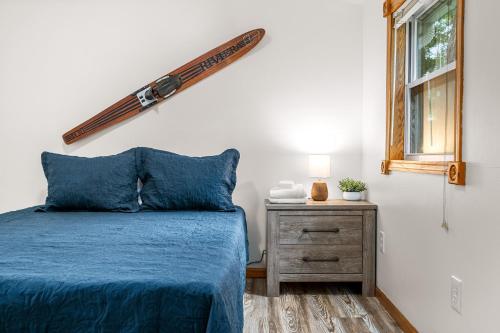 Spacious 3 Bedroom Cottage on Arbutus Lake in Traverse City, USA