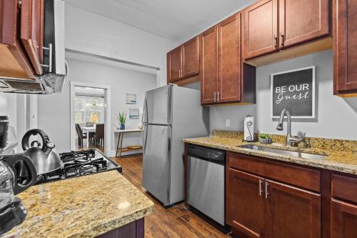 4500: Botanical Bliss by JZ Vacation Rentals in Tower Grove, USA