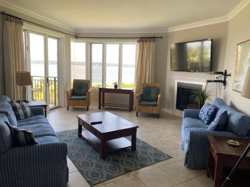 1914 South Beach Club at The Sea Pines Resort in 사우스 비치