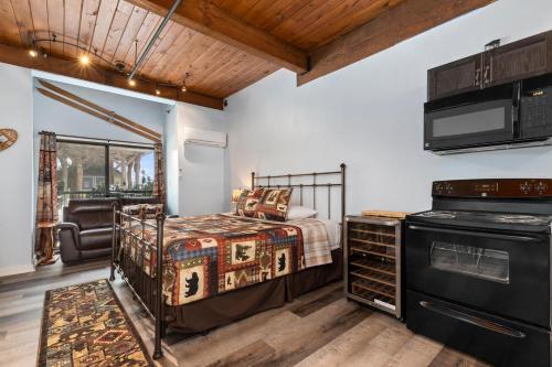 Mountain Inn Studio 93 with Wintergreen Advantage