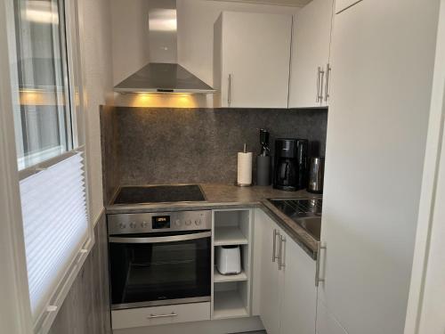 Kitchen, Sarah in Warwerort