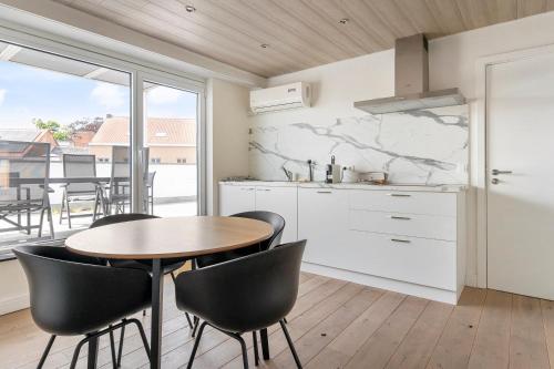 Konyha, Luxury apartment x big terrace in Sint Niklaas