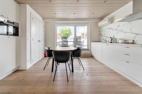 Konyha, Luxury apartment x big terrace in Sint Niklaas