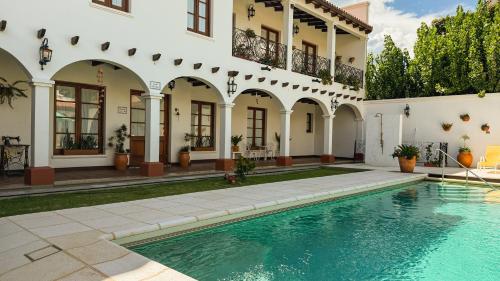 Iraola Hotel Boutique in 卡法亞特-托隆邦