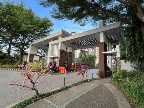 Isidro's Crib at Matina Enclaves Residences with a strong wifi and netflix near Davao Baywalk (Seawalk)