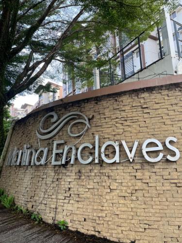 Isidro's Crib at Matina Enclaves Residences with a strong wifi and netflix near Davao Baywalk (Seawalk)