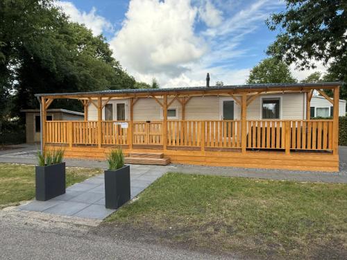 A szálláshely kívülről, Luxe chalet met ruime veranda & airco, vlakbij Toverland in Sevenum
