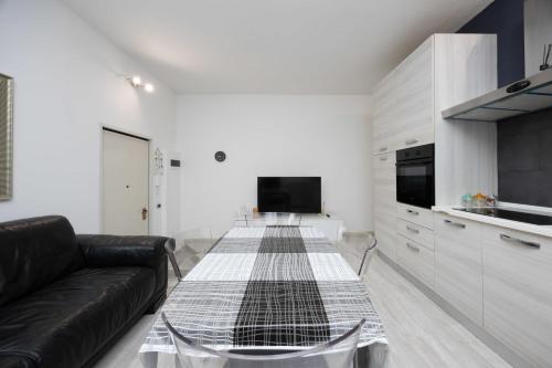 Spacious 70 mq Apartment Self Check-in ,Free Parking, San Siro, Milán
