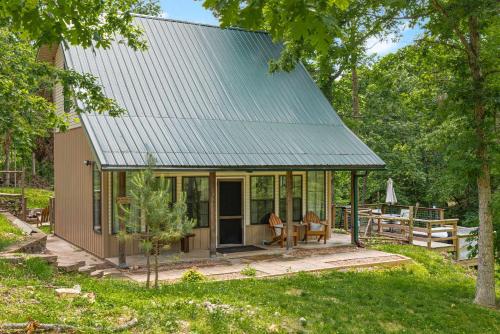 Big Pine Holler-1 Mi to Beaver Lake-Cabin-Hot Tub image