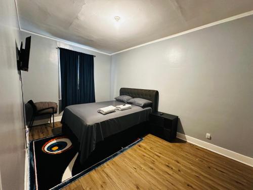 Cozy in Hyde Park Greater Grand Crossing in Woodlawn
