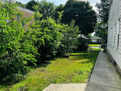 Surrounding environment, Cozy in Hyde Park Greater Grand Crossing in Woodlawn