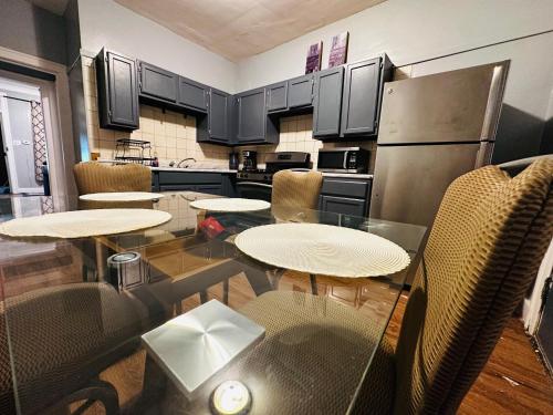 Kitchen, Cozy in Hyde Park Greater Grand Crossing in Woodlawn