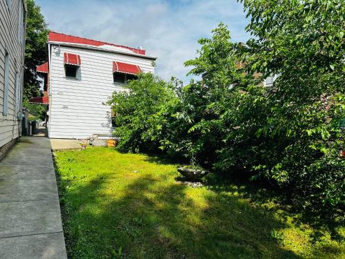 Surrounding environment, Cozy in Hyde Park Greater Grand Crossing in Woodlawn