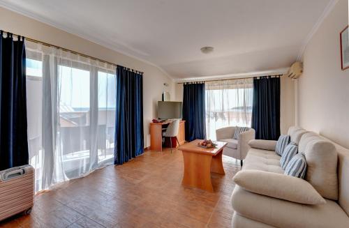 Suite with Sea View room in Family Hotel Amon Ra