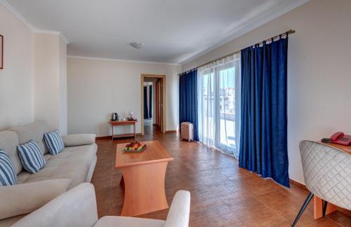 Suite with Sea View image 3