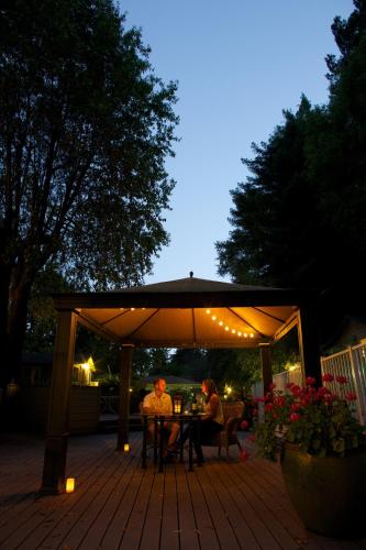 Bar/lounge, Cottages On River Road in Guerneville (CA)