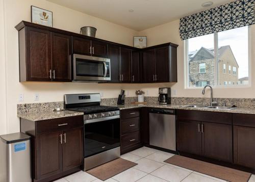 Modern 5 bed near hospitals and UC Merced in Nyugat-Merced