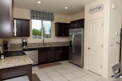 Modern 5 bed near hospitals and UC Merced in Nyugat-Merced