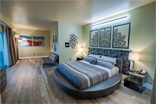 2100 SqFt Penthouse Suite W/ Strip Views! POOL GYM thumb 2