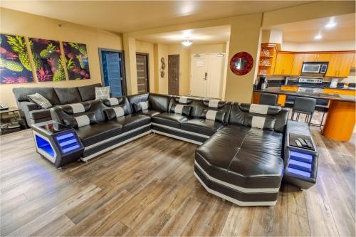 2100 SqFt Penthouse Suite W/ Strip Views! POOL GYM detail