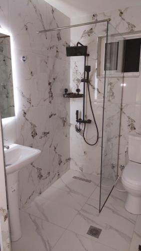 Double Room with Balcony image 6
