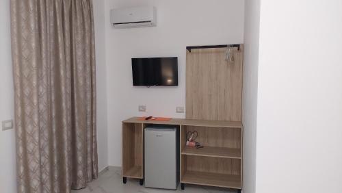 Double Room with Balcony image 5
