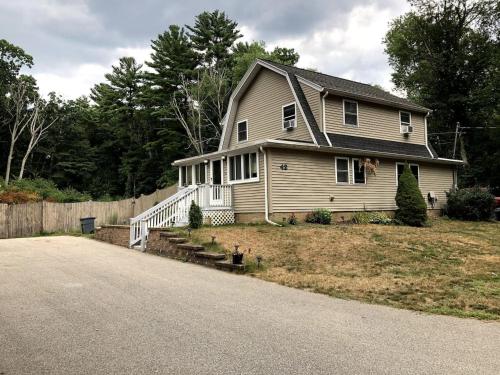 Nothing Fancy Older Pet Friendly Home near I 95 in 羅利 (MA)