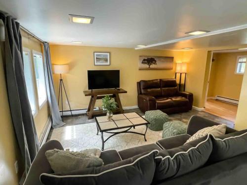 Nothing Fancy Older Pet Friendly Home near I 95 in 羅利 (MA)