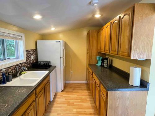 Nothing Fancy Older Pet Friendly Home near I 95 in 羅利 (MA)