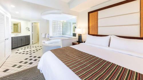 Marriott's Imperial Palms 3BR Apartment with Resort Access - image 7