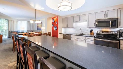 Marriott's Imperial Palms 3BR Apartment with Resort Access - image 14