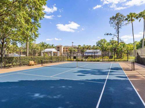 Marriott's Royal Palms 2BR Apartment with Resort Access - image 3