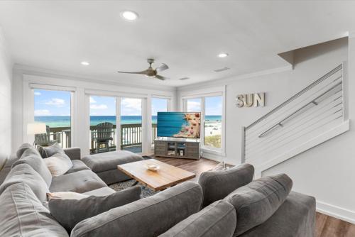 Luxury Family Beach Front Property! Family Oriented! Gulf Views!