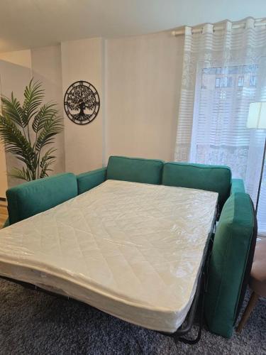 Contemporary 2-bedroom apartment with free gated parking, 2 bathrooms - for families, contractors, travellers for business and leisure, Birmingham (photo 8)