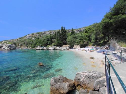 Three-Bedroom Apartment with Sea View image 1