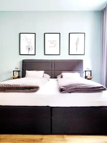 50 qm Ferienwohnung für 4 Personen, Monteure oder Geschäftsreisende, Smart-TV, WLAN, separater Eingang, 24 Std Check-in, Doppelbett, 2 Schlafsofa, 50 m bis zum Schlosspark, Lebensmittelgeschäfte in der Nähe in Bad Salzuflen, Deutschland