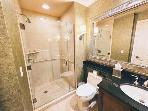 Las Vegas Penthouse with Strip Views - Sleeps 6 - Walk Out Balcony, Las Vegas (photo 6)