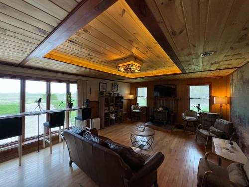 The River Stables in St. Charles, MO in ฮาเซิลวูด (MO)