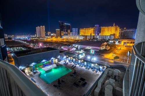 2100 SqFt Penthouse Suite W/ Strip Views! POOL GYM, Las Vegas (photo 6)