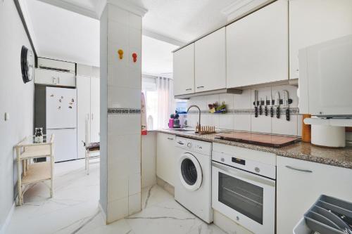 Apartamento 2 dormitorios garaje y piscina junto al mar in ปุนตา ปรีมา