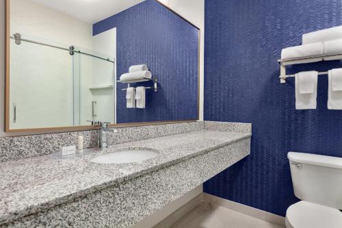 Fairfield Inn Erie - image 28