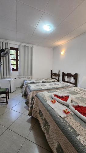 1 double bed, 2 twin beds