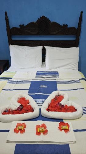 1 double bed, 1 twin bed